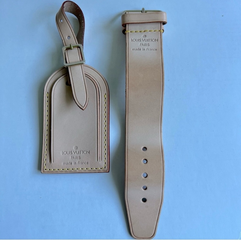 Louis Vuitton Luggage tag and poignet